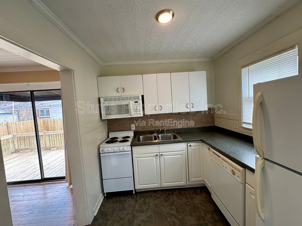 235 Edgewood Dr - Photo 6 of 12