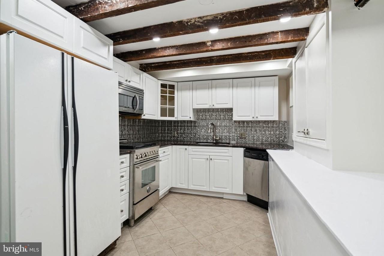 136 Carpenter St #C - Photo 3 of 30