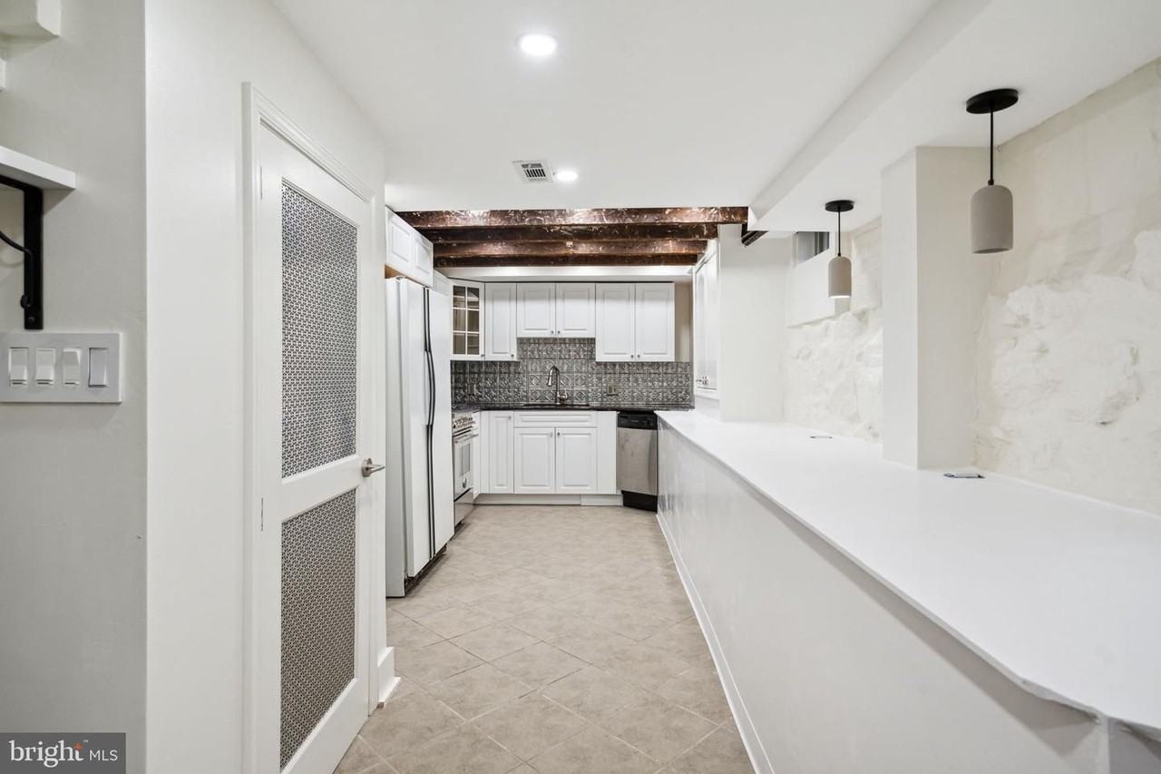 136 Carpenter St #C - Photo 4 of 30