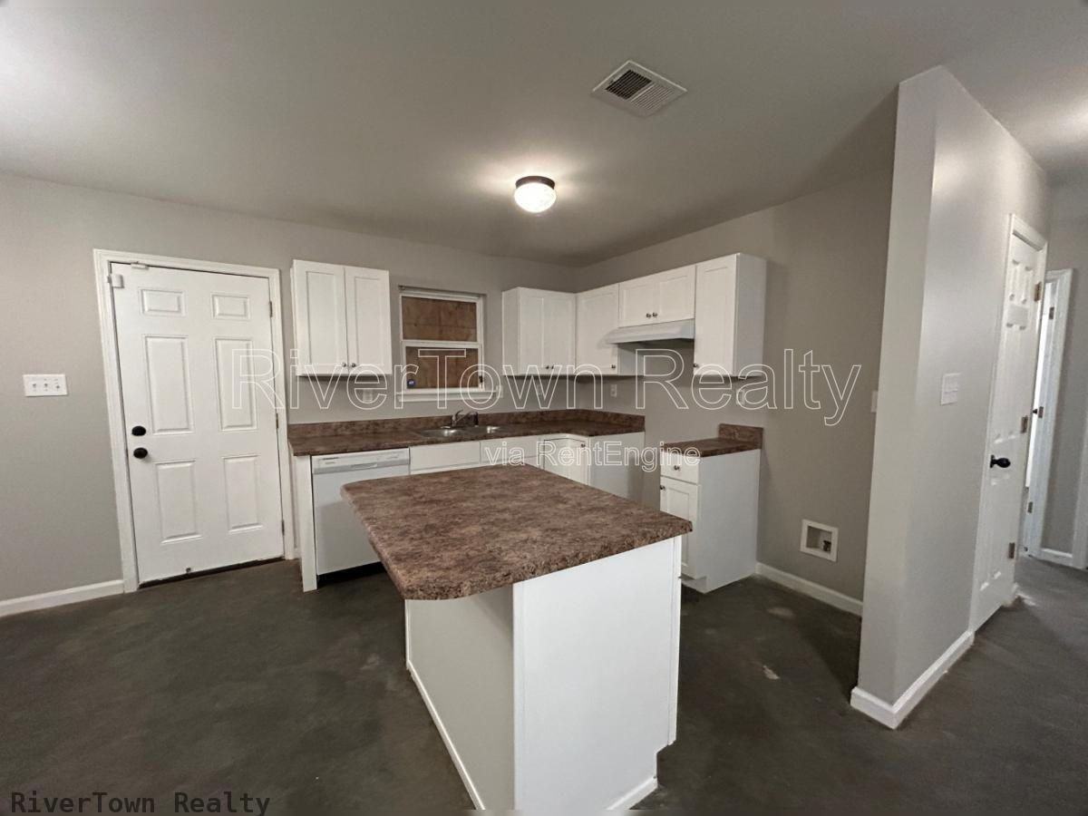 3858 Ajanders Dr - Photo 4 of 18