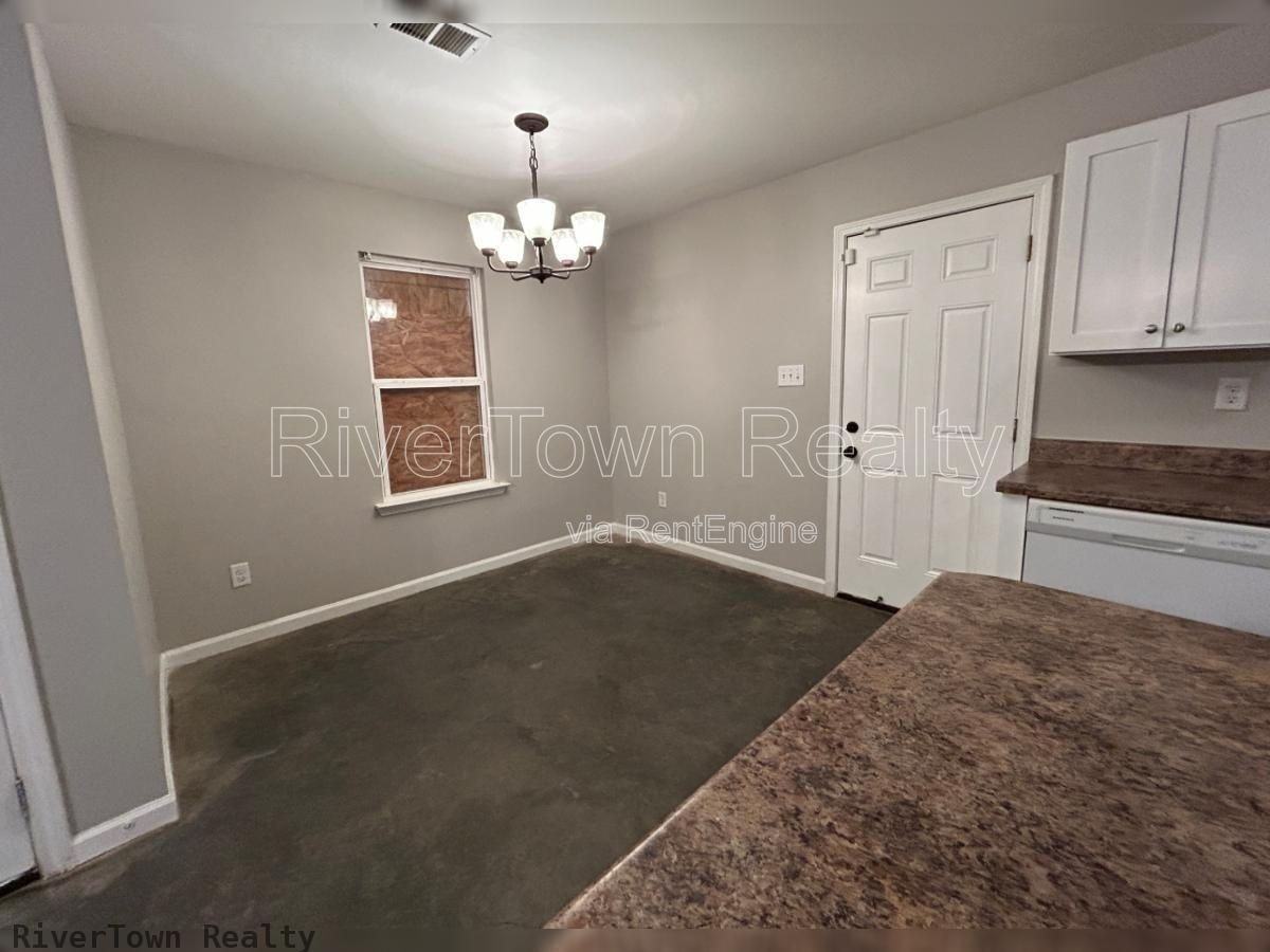 3858 Ajanders Dr - Photo 5 of 18