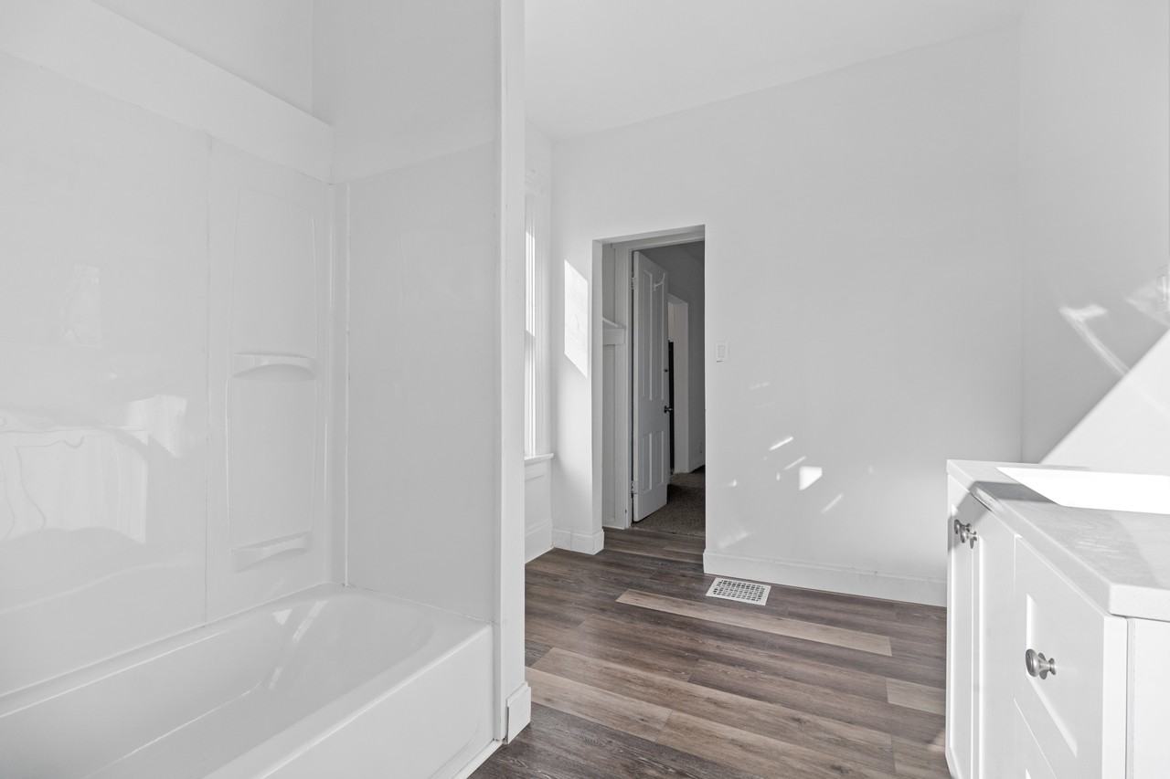 4721 Section Ave #B - Photo 3 of 15