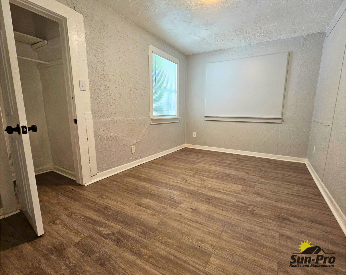 218 N Oleander Ave #4 - Photo 4 of 8
