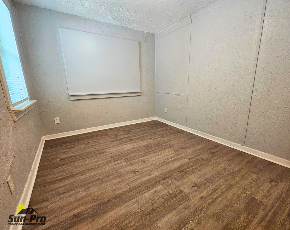 218 N Oleander Ave #4 - Photo 5 of 8