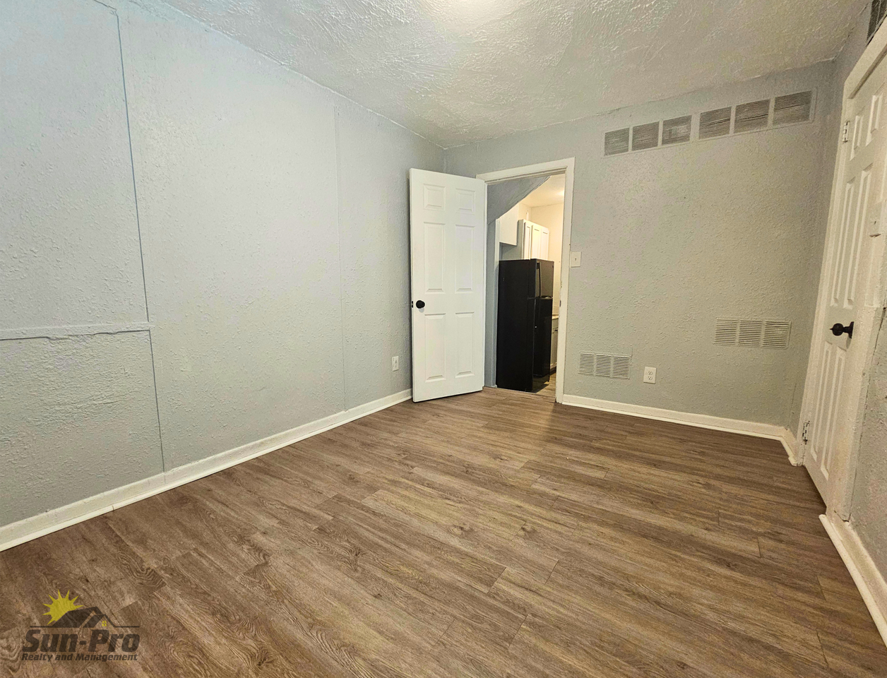 218 N Oleander Ave #4 - Photo 6 of 8