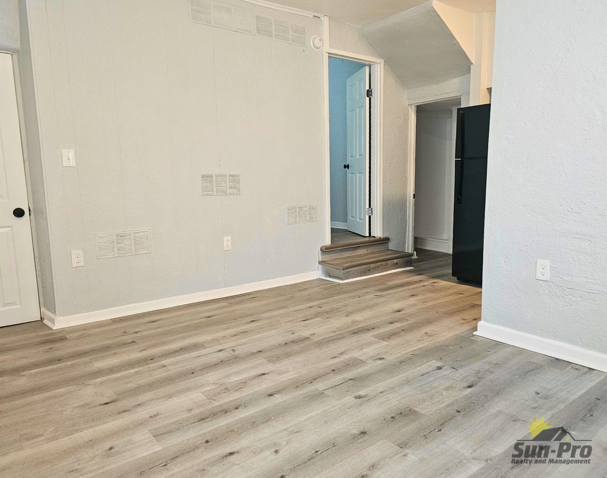 218 N Oleander Ave #4 - Photo 7 of 8