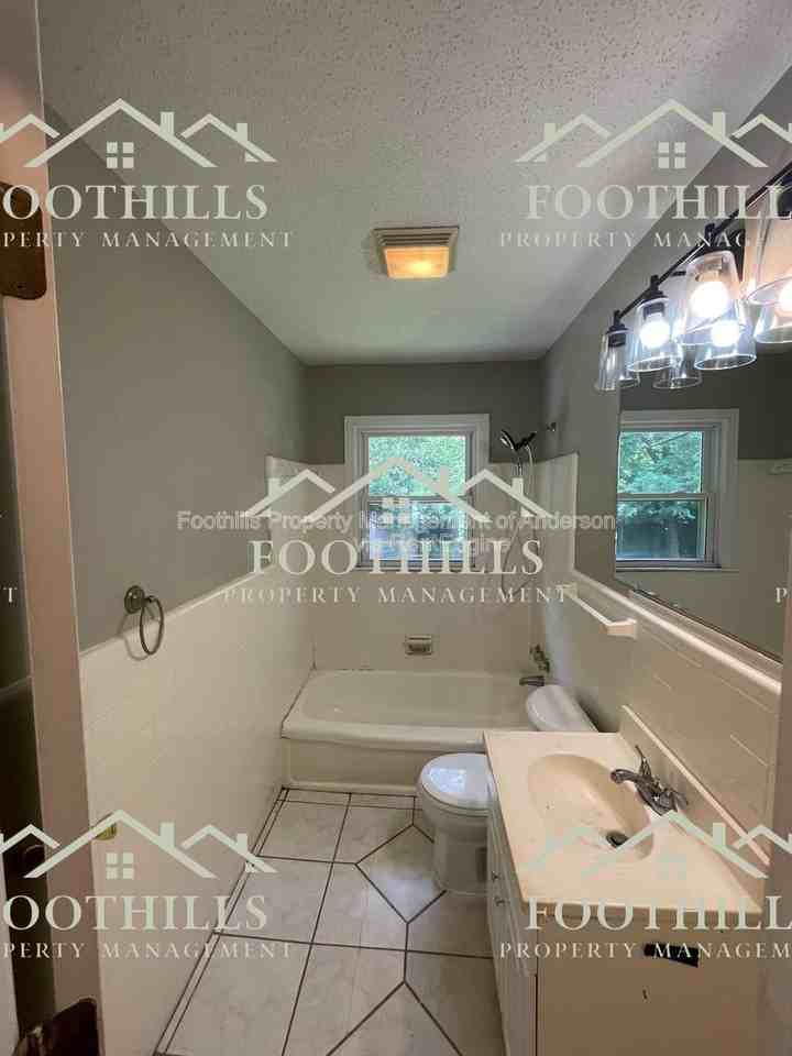 411 Camellia Dr - Photo 7 of 10