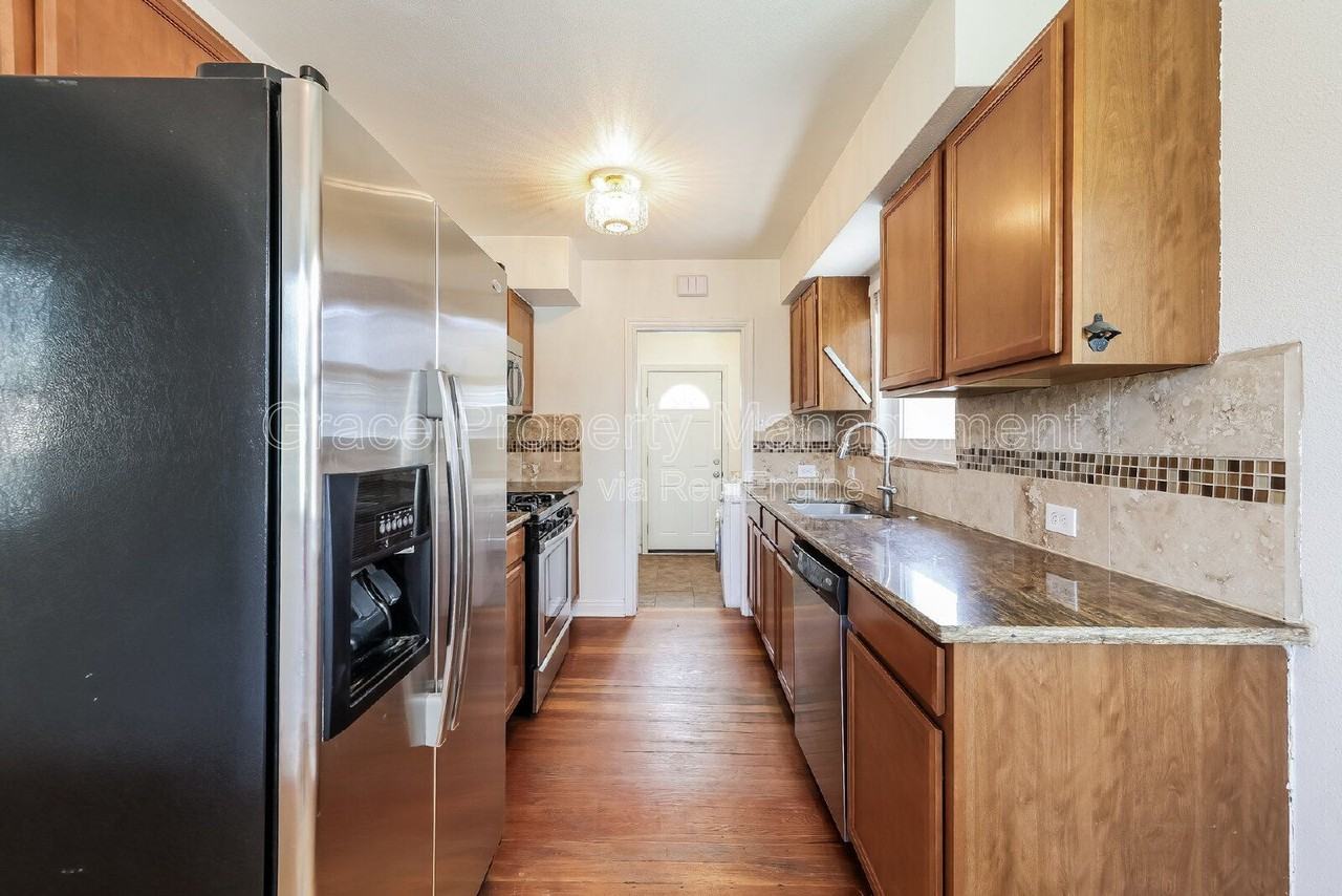 2856 Elm St - Photo 7 of 26