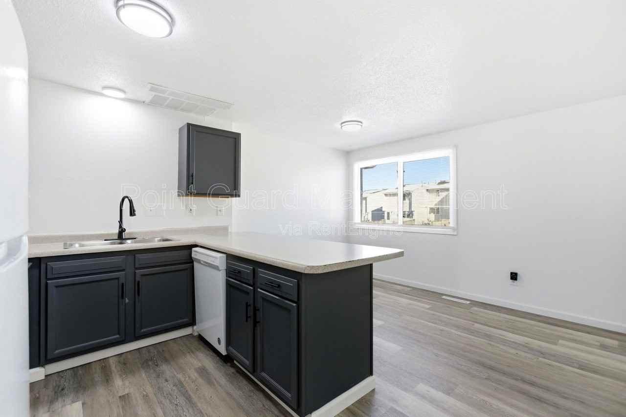 2056 S Cleveland Ave - Photo 6 of 27
