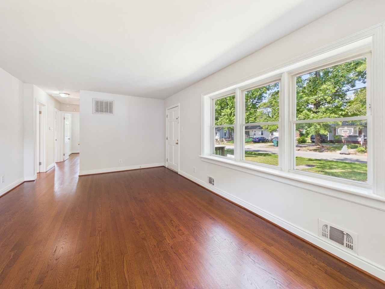 955 Barlen Dr - Photo 4 of 24