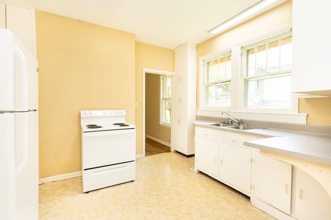 615 Barton Ave - Photo 5 of 21