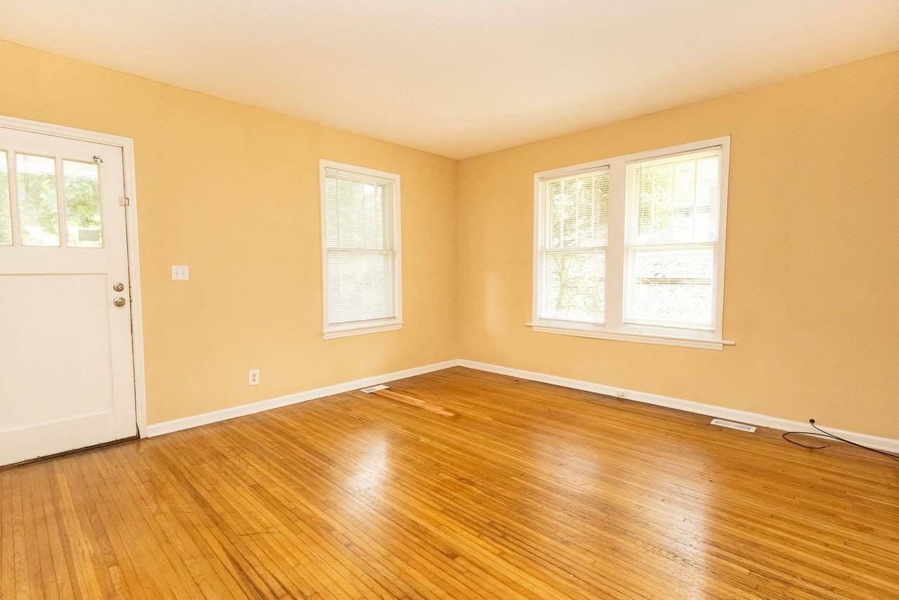 615 Barton Ave - Photo 6 of 21
