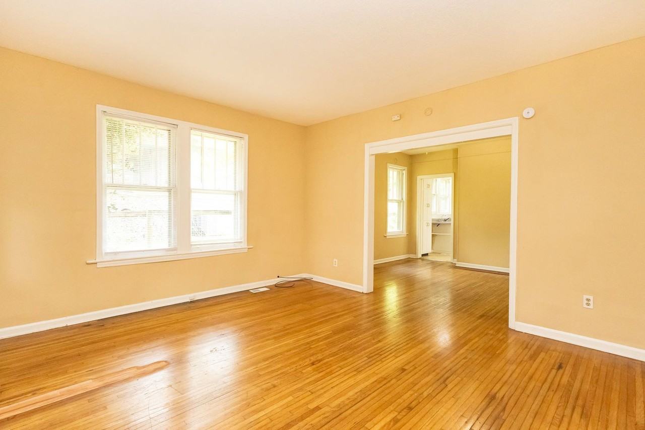 615 Barton Ave - Photo 7 of 21