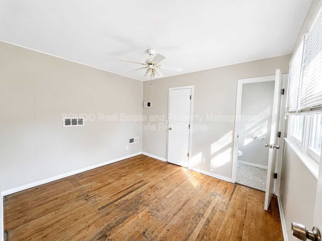 10516 E 10th St S - Photo 3 of 12