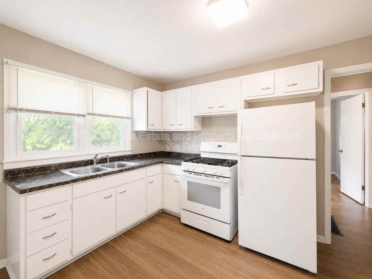 10516 E 10th St S - Photo 2 of 12