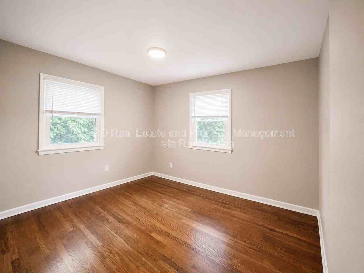 10516 E 10th St S - Photo 6 of 12