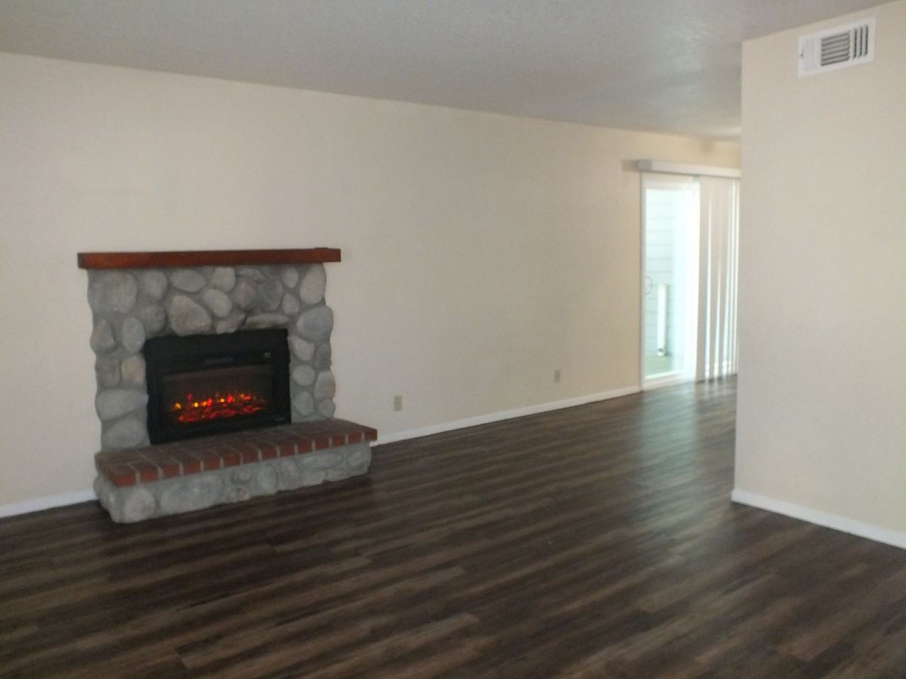 Cameron Park Townhouse apartments at La Crescenta Gardens - Photo 2 of 12