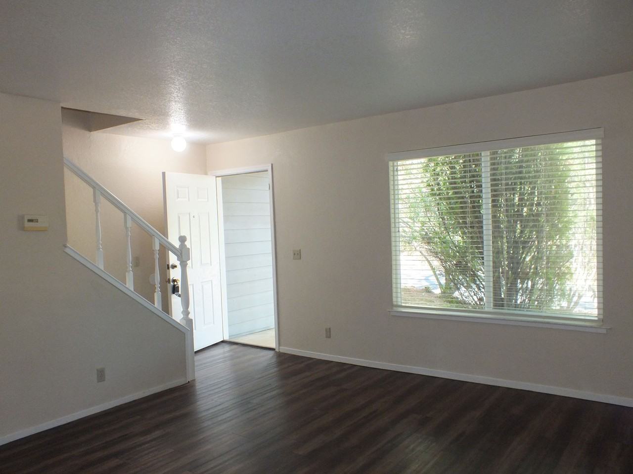 Cameron Park Townhouse apartments at La Crescenta Gardens - Photo 3 of 12
