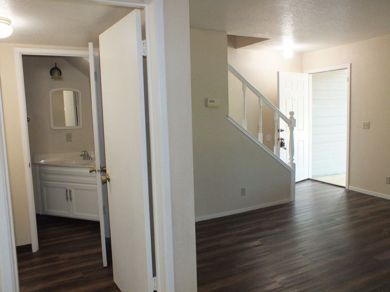 Cameron Park Townhouse apartments at La Crescenta Gardens - Photo 6 of 12