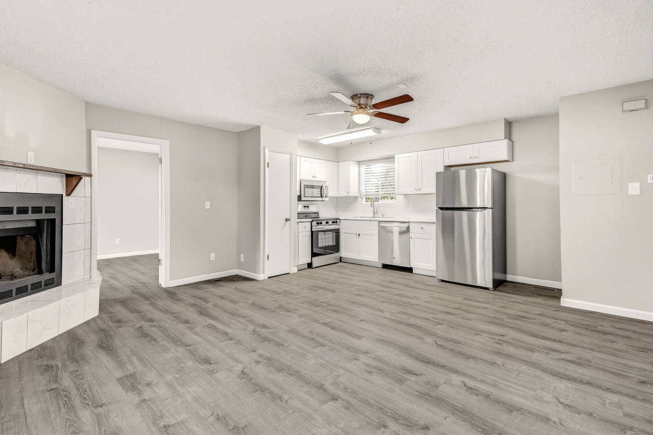 2462 E Willamette Ave - Photo 4 of 19