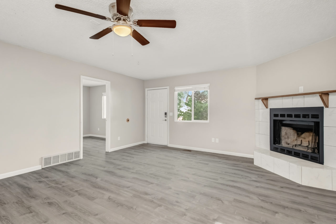 2462 E Willamette Ave - Photo 5 of 19