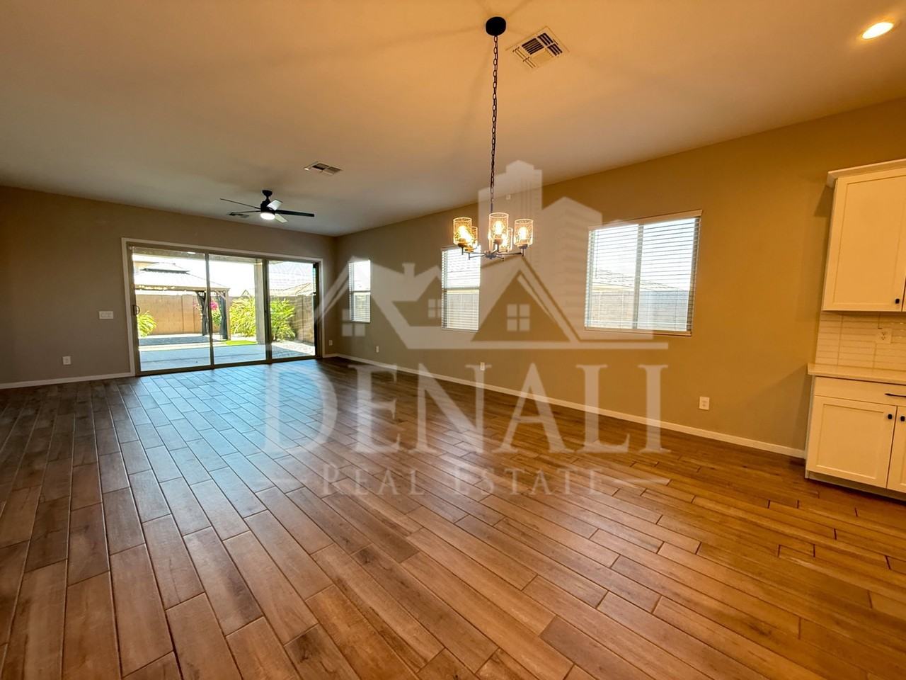 4443 N 201st Ave - Photo 4 of 38
