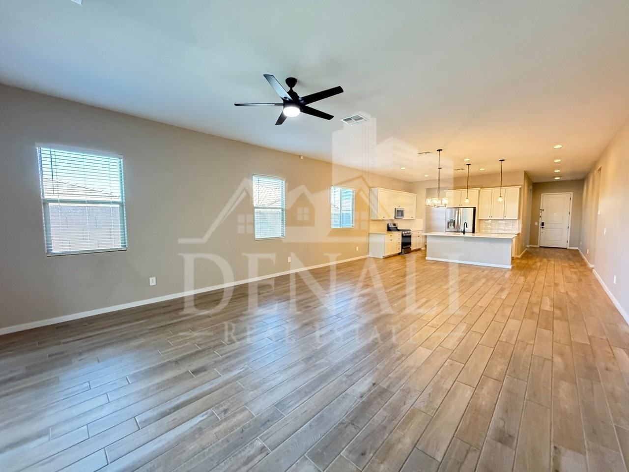 4443 N 201st Ave - Photo 6 of 38