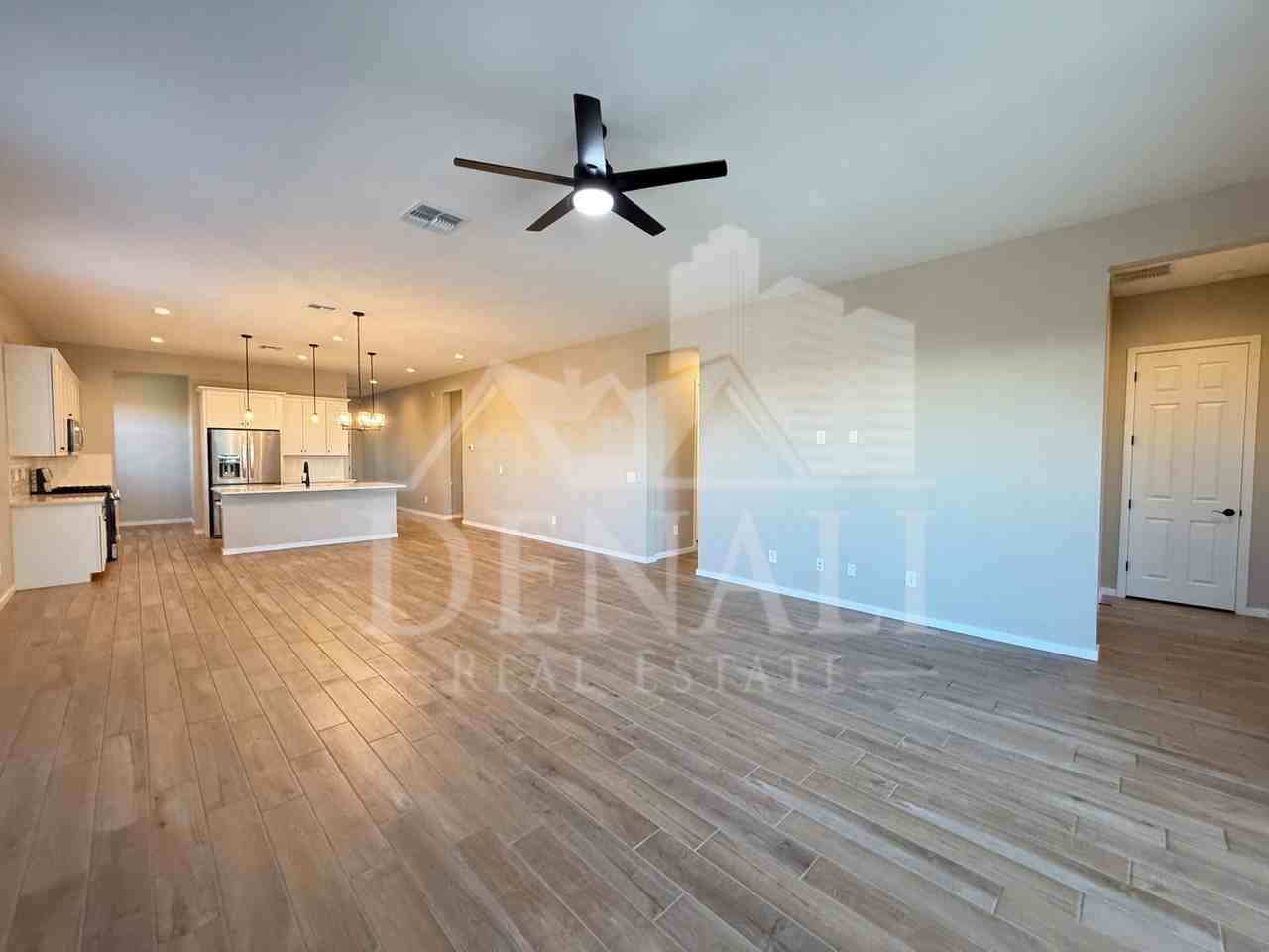 4443 N 201st Ave - Photo 7 of 38