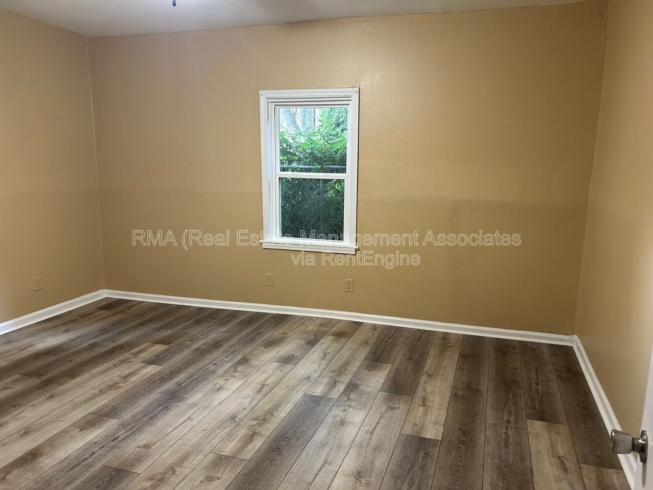 333 W College St - Photo 2 of 11
