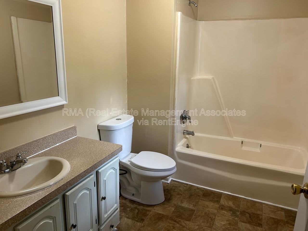 333 W College St - Photo 3 of 11