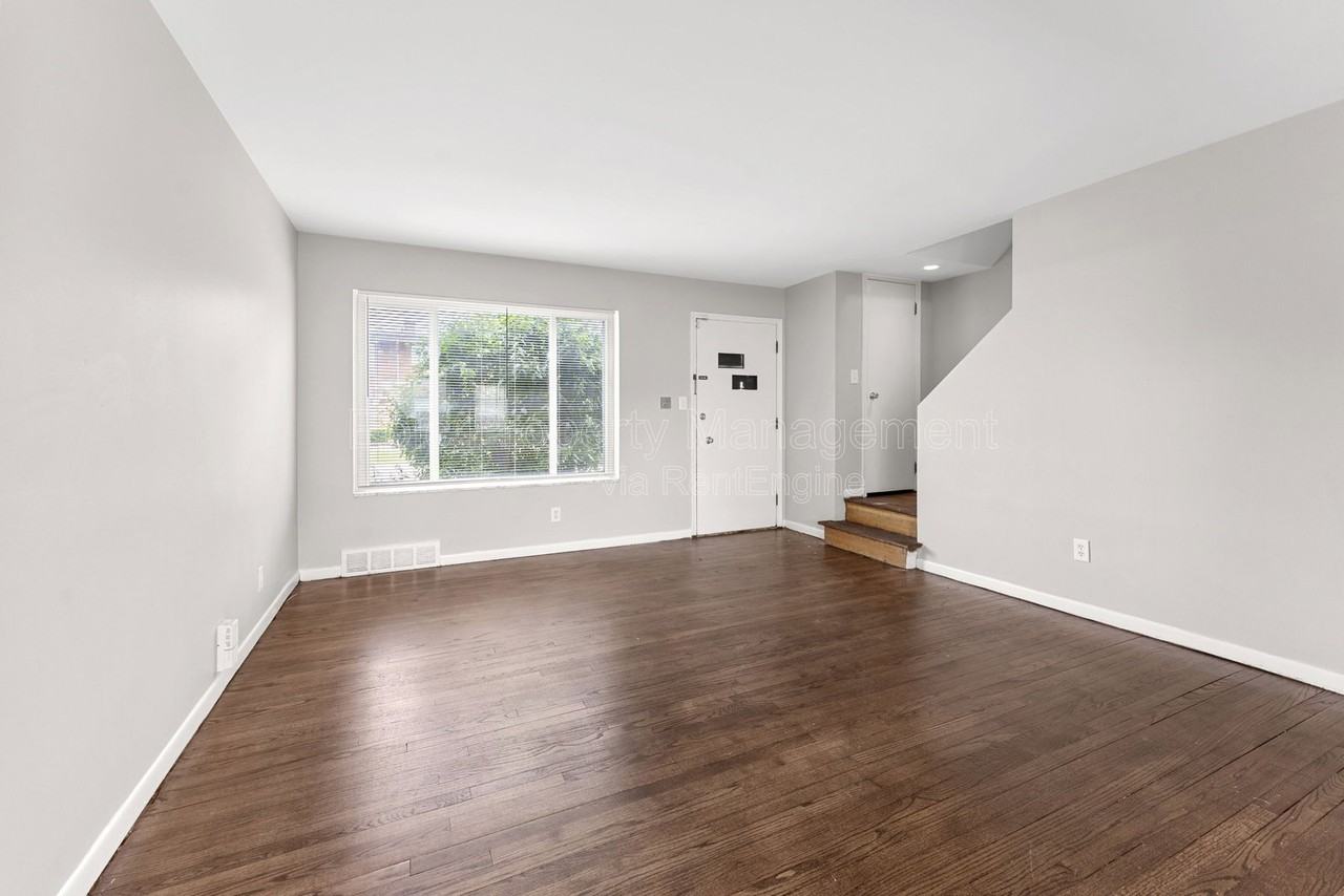24579 Kelly Rd #9 - Photo 5 of 11