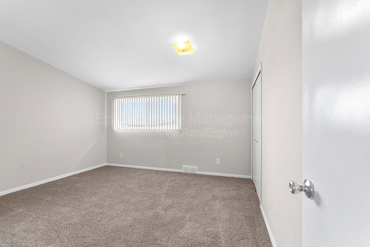 24579 Kelly Rd #9 - Photo 6 of 11