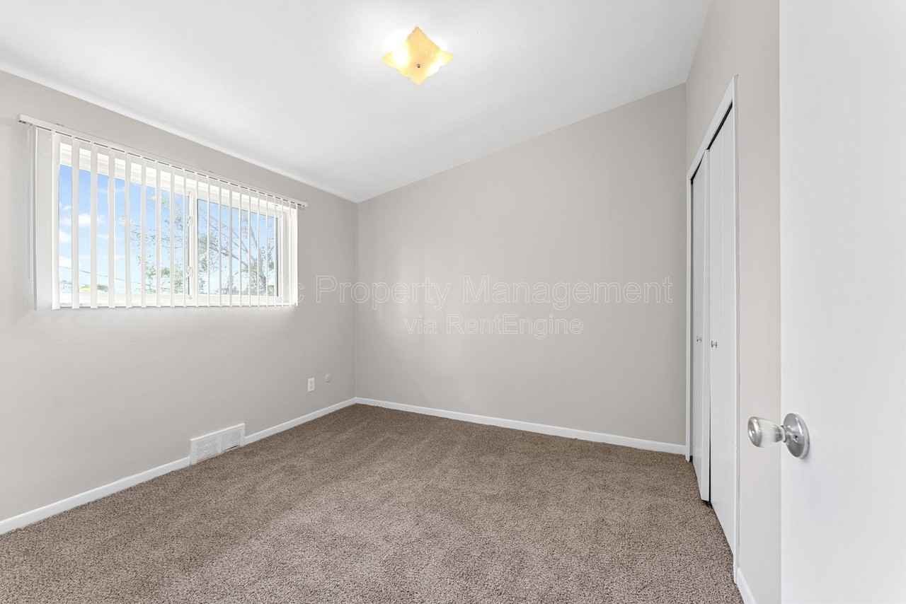 24579 Kelly Rd #9 - Photo 7 of 11