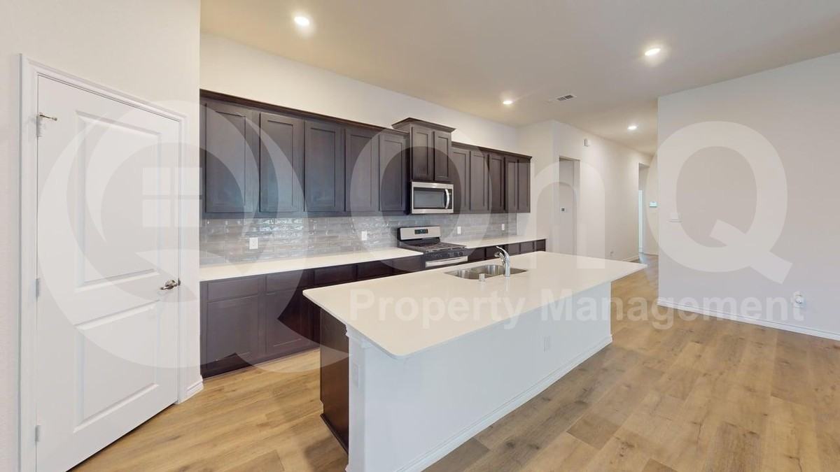 1932 Willie Ray St - Photo 5 of 25