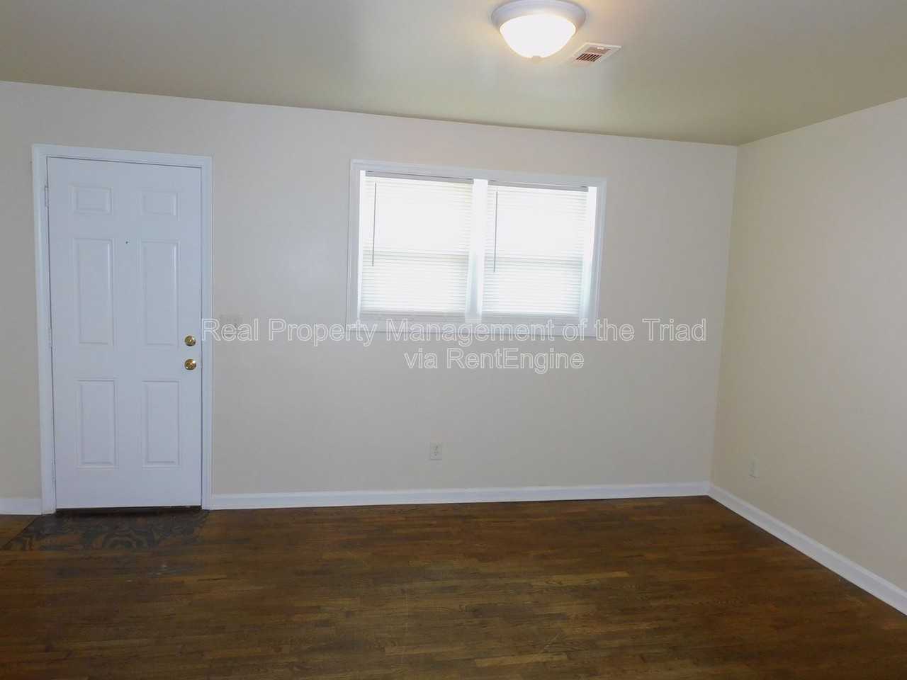 2118 Everitt St #D - Photo 3 of 17