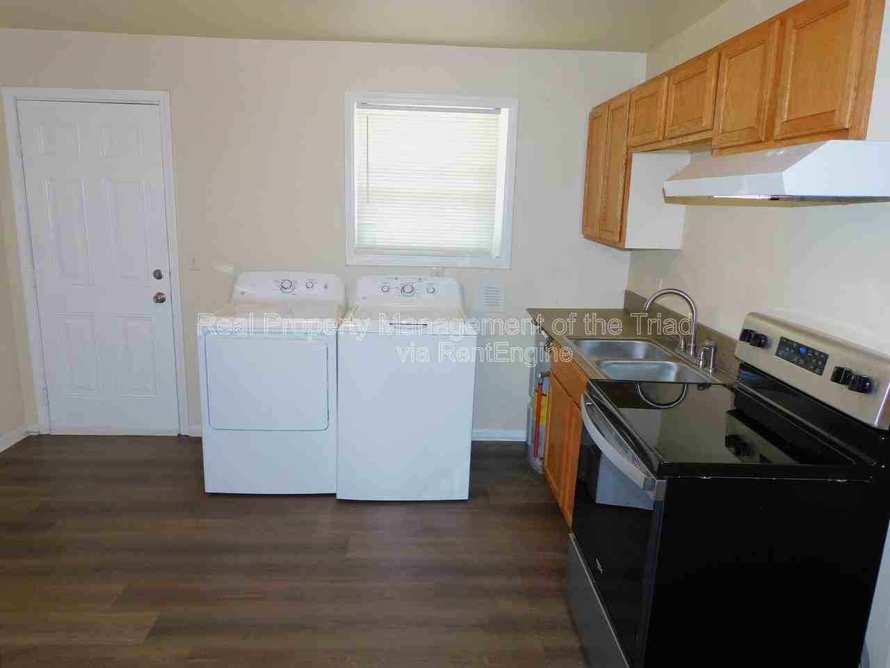 2118 Everitt St #D - Photo 5 of 17