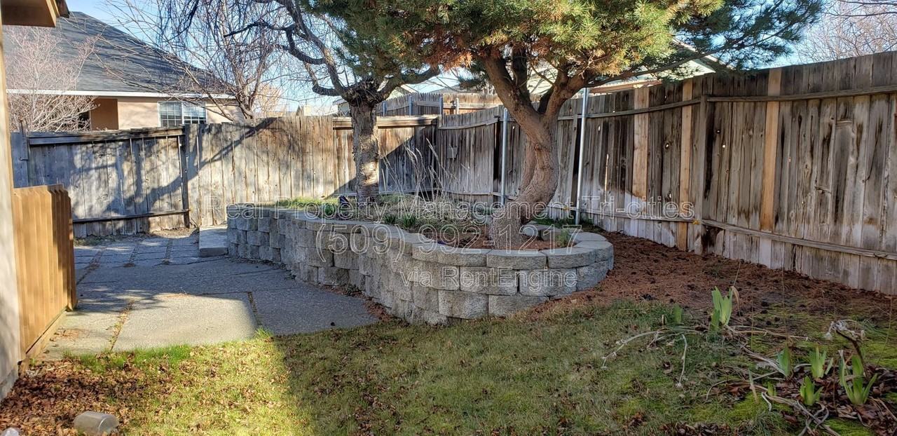 4311 Desert Pl - Photo 5 of 13