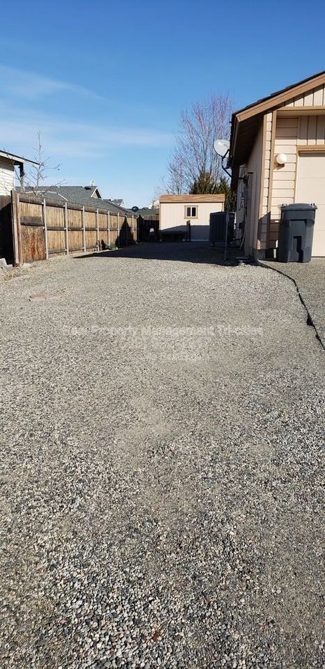 4311 Desert Pl - Photo 6 of 13