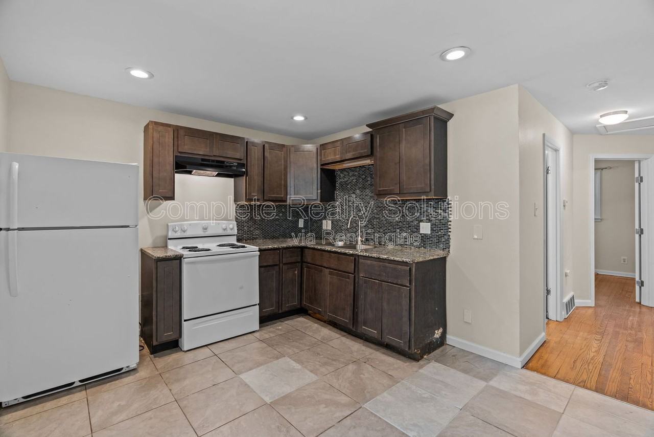 2502 Mclaran Ave - Photo 2 of 16