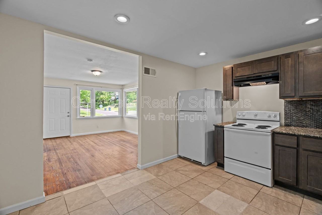 2502 Mclaran Ave - Photo 3 of 16