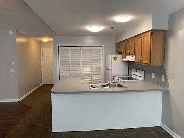 129 W Victoria Ct #E - Photo 4 of 18