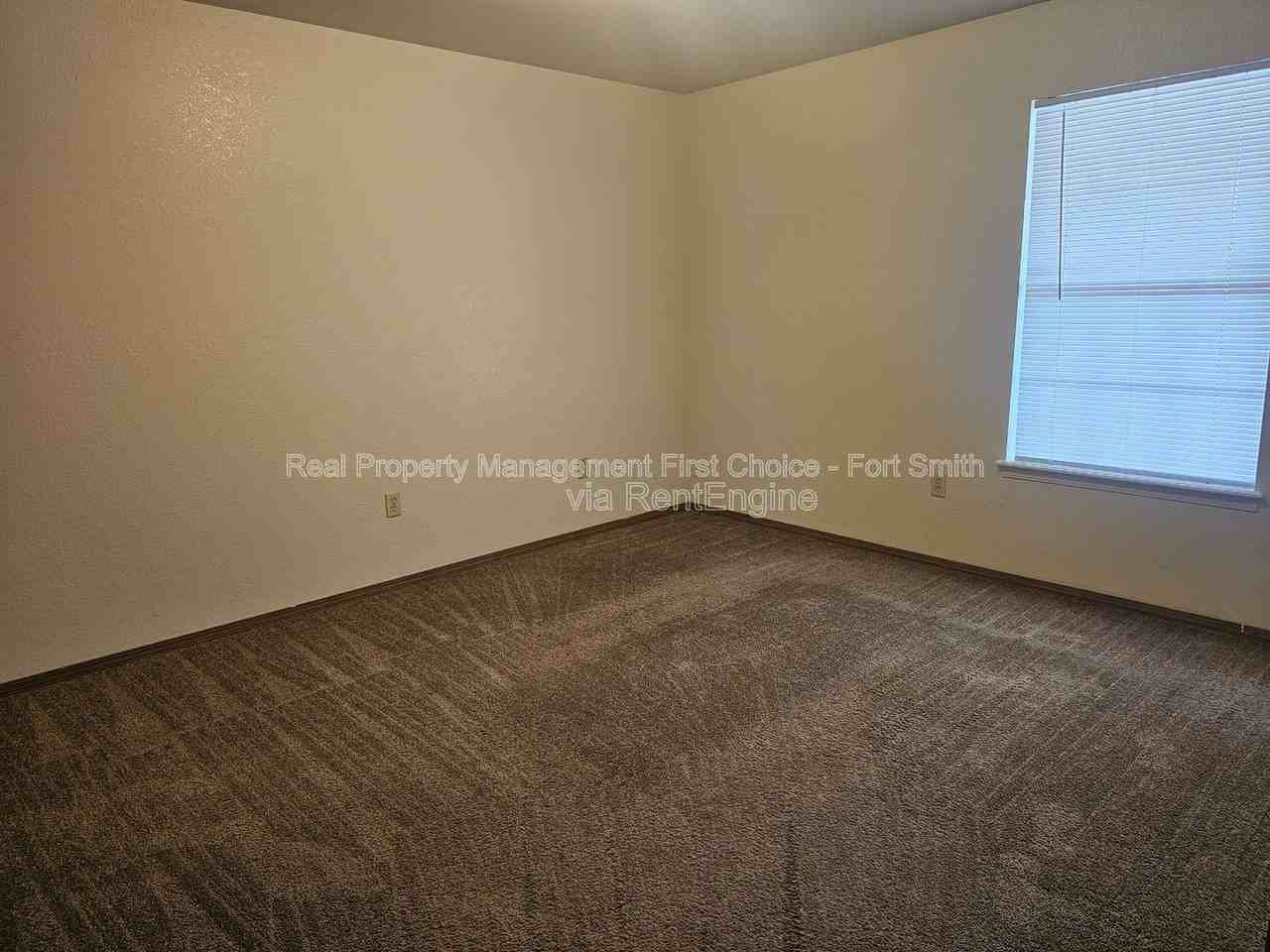31 Cedar Creek Ct #8 - Photo 4 of 12