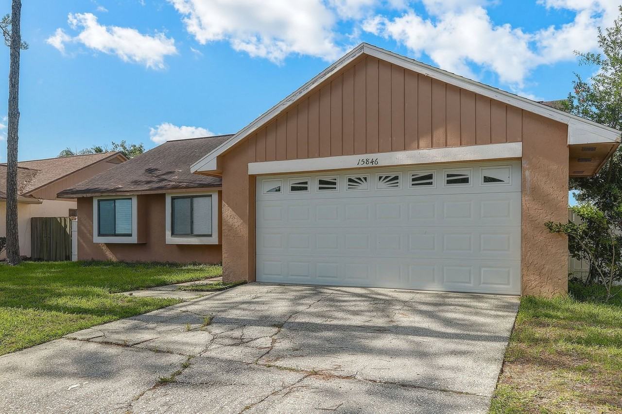 15846 Country Lake Dr - Photo 2 of 37
