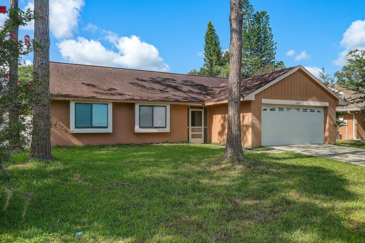 15846 Country Lake Dr - Photo 3 of 37