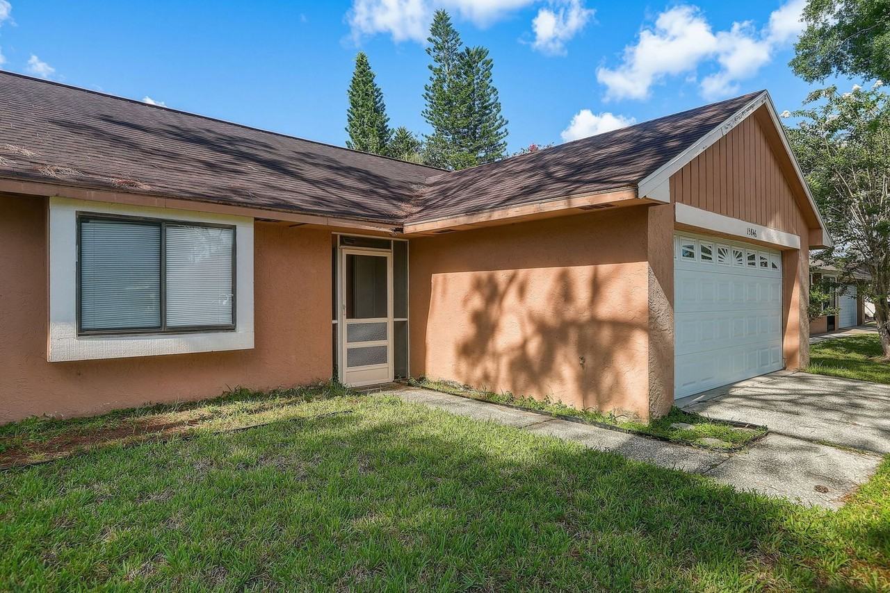 15846 Country Lake Dr - Photo 4 of 37