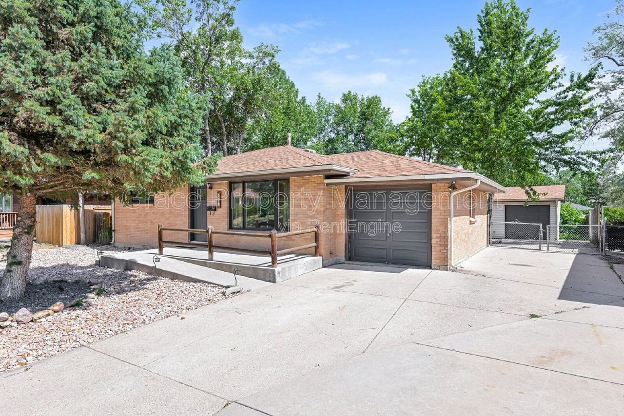 270 Beryl Way - Photo 2 of 30