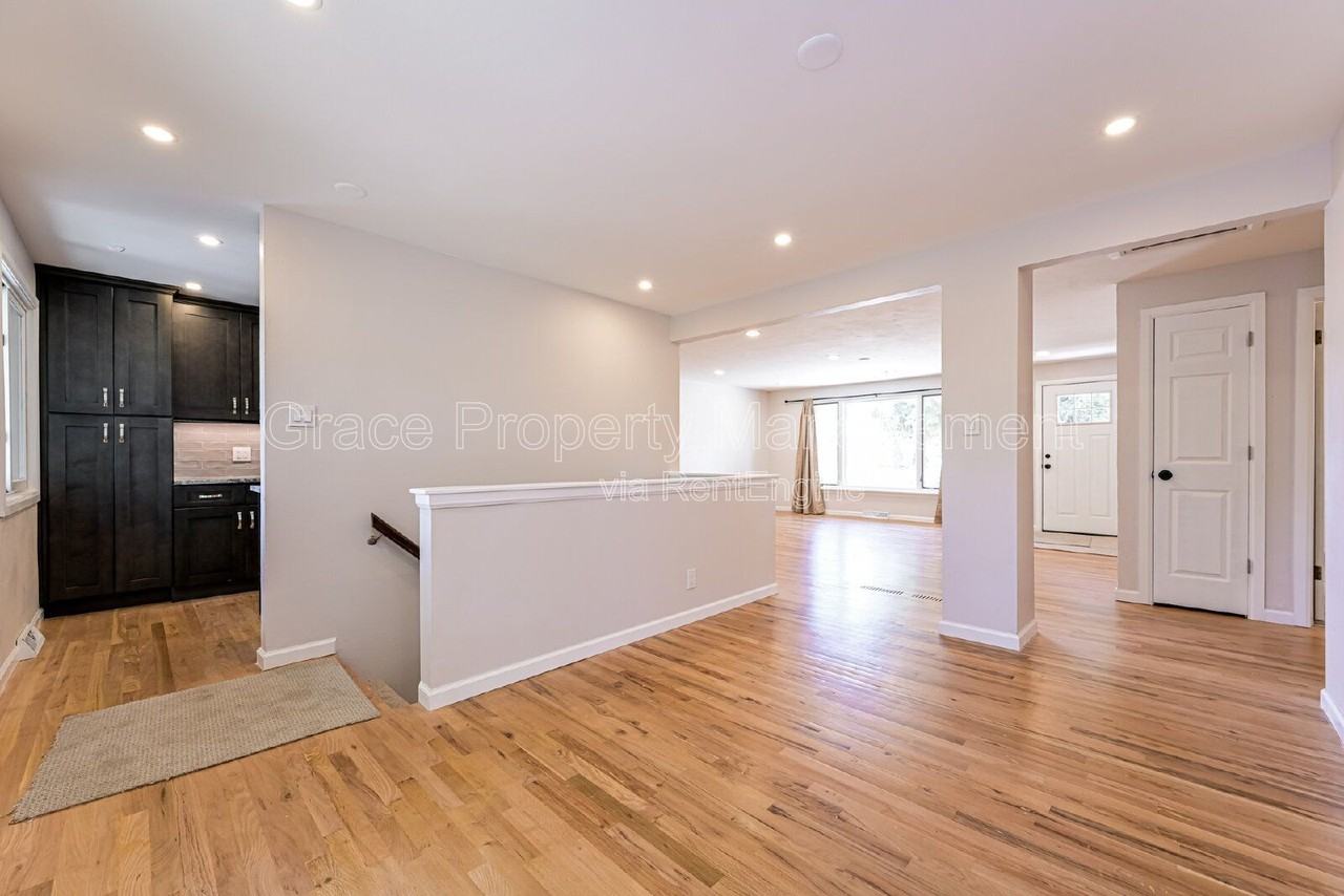 270 Beryl Way - Photo 6 of 30