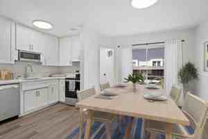 featured image of 830 E Ave