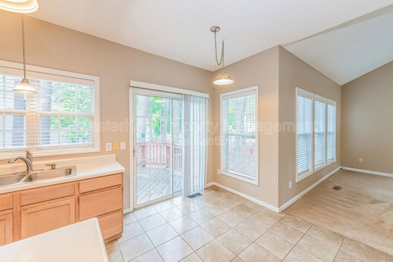 4001 Winecott Dr - Photo 4 of 28