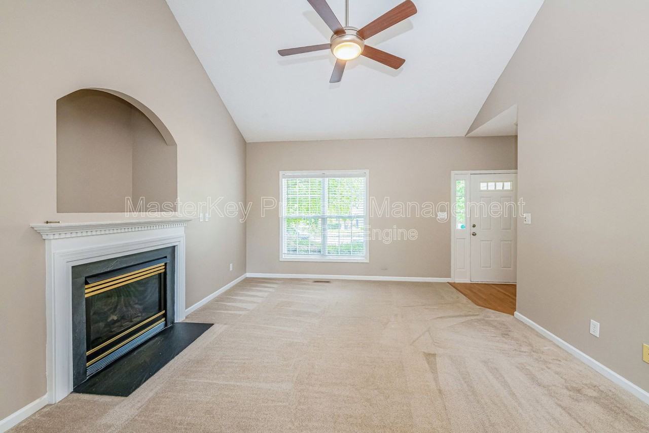 4001 Winecott Dr - Photo 5 of 28